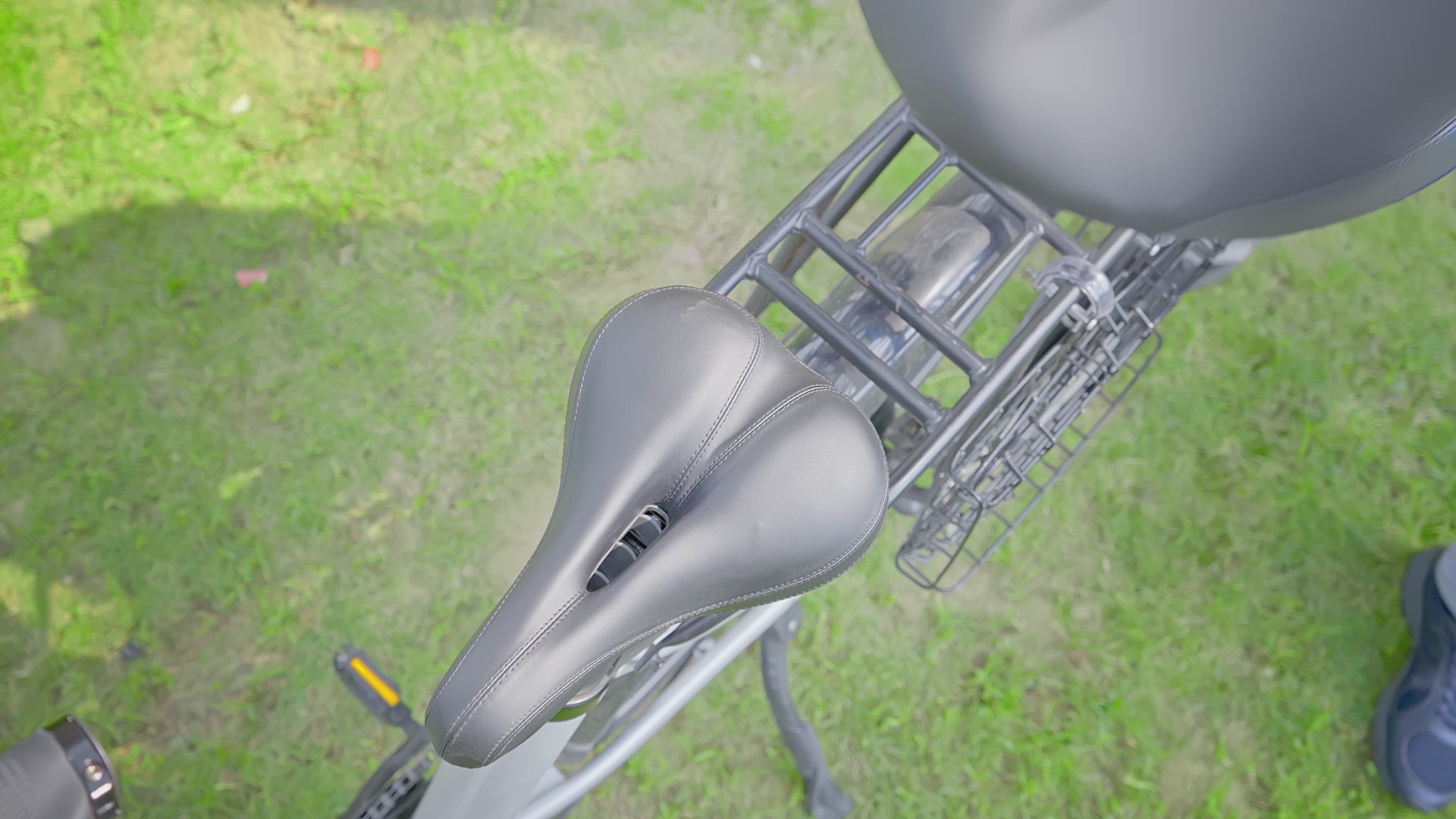 Noseless XL Plus Bike Seat for Men Women Comfort Extra Large Noseles YLGBike